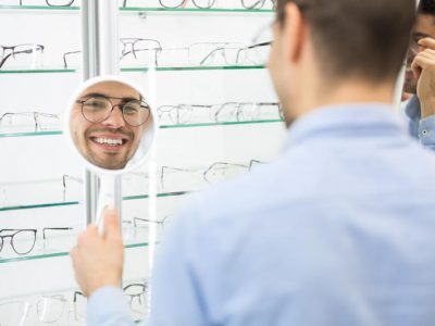 Occhiali da vista uomo: le tendenze s/s 2020